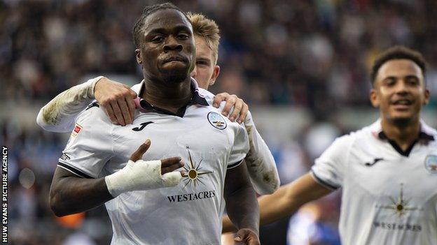 Michael Obafemi Tốc Độ Và Khát Khao Trong Mỗi Bước Chân