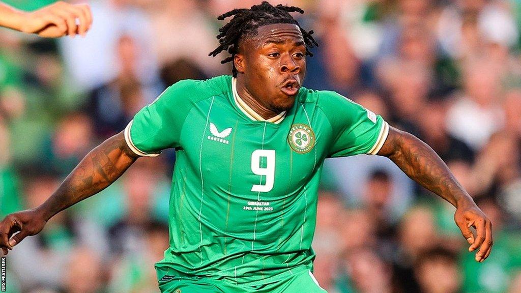 Michael Obafemi Tốc Độ Và Khát Khao Trong Mỗi Bước Chân