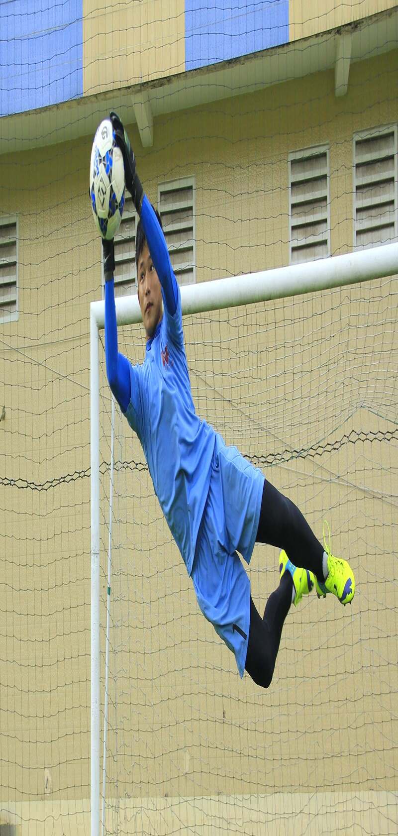 Các kỹ thuật bắt bóng của thủ môn