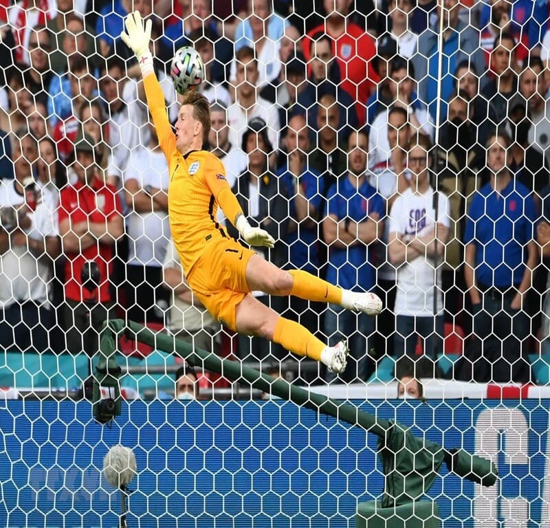 Vai trò của thủ môn trong bóng đá hiện đại