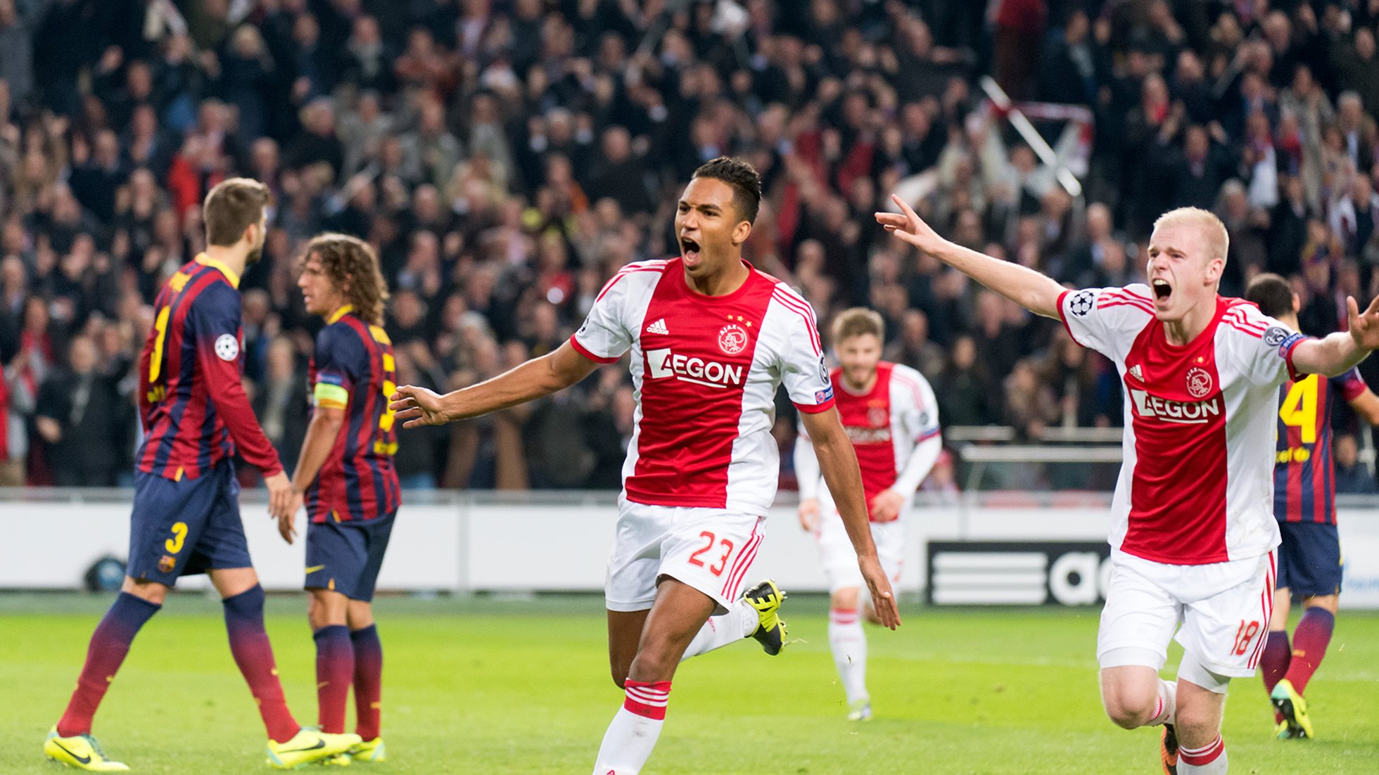 Ajax Amsterdam – Học viện đào tạo huyền thoại Các cầu thủ trẻ của học viện Ajax trong một buổi tập luyện thể chất và kỹ thuật